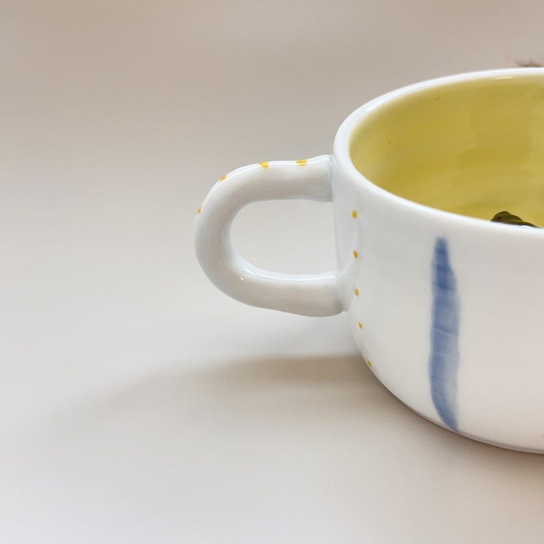 Clocy-hidden animal coffee cup