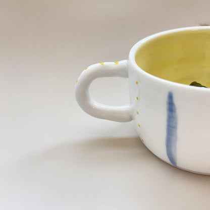 Clocy-hidden animal coffee cup