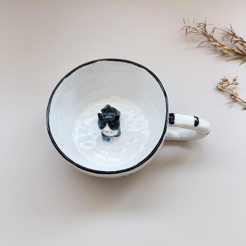 Footprints-hidden animal coffee mug