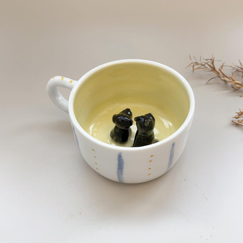 Clocy-hidden animal coffee cup